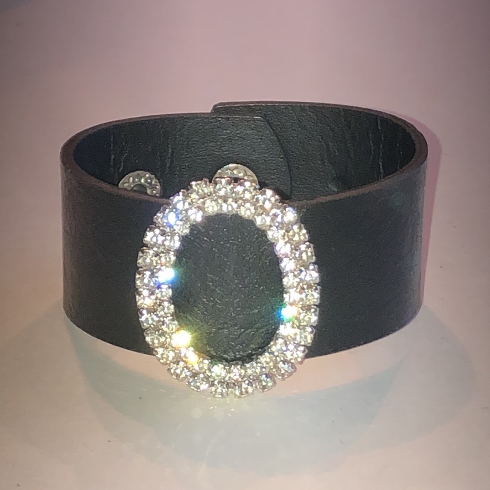 Crystal Oval Buckle Faux Leather Bracelet - Black